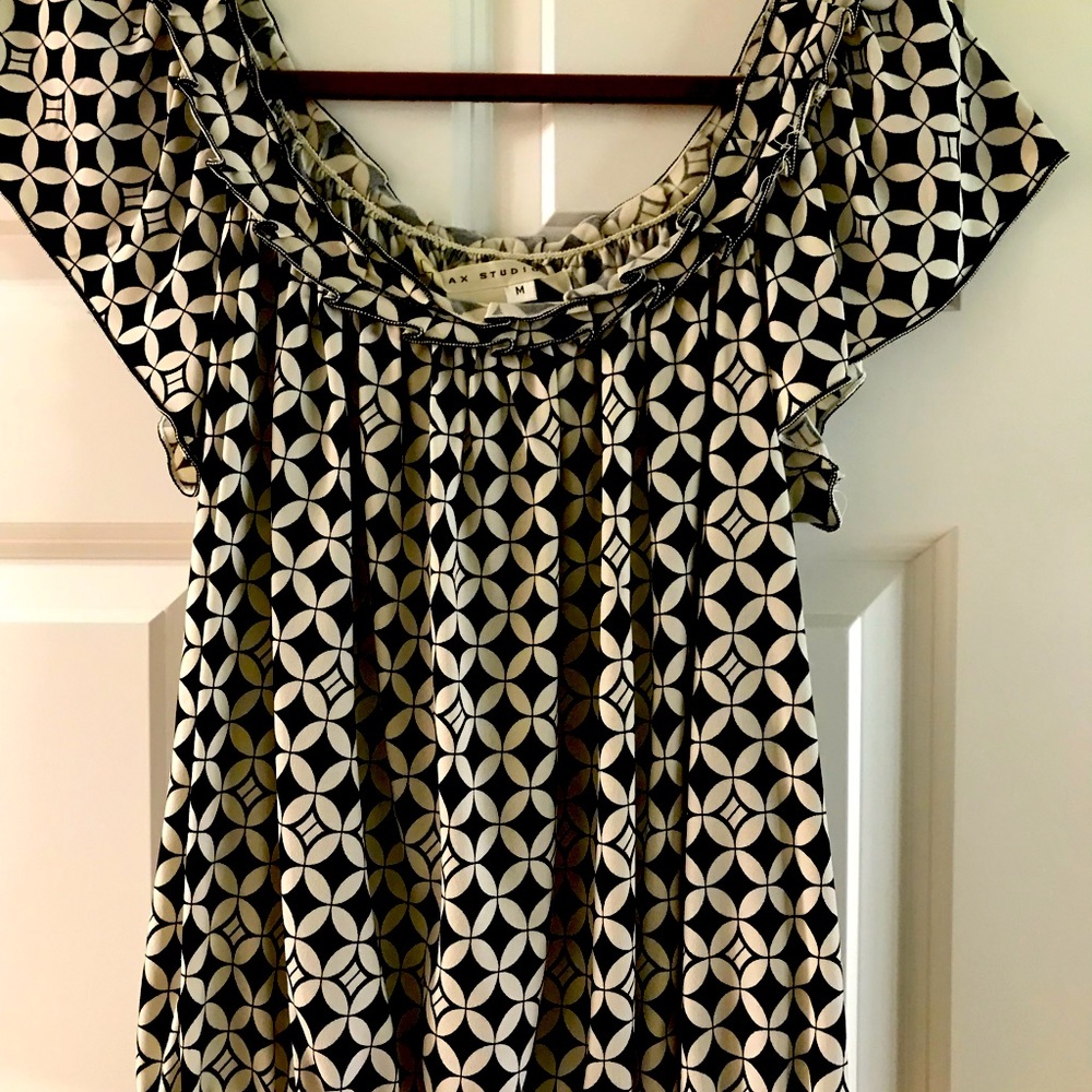Max Studio black and white top. Medium